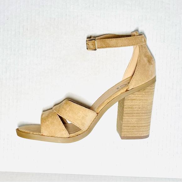 Retro Y2K Style Chunky Platform Block Heels - Picture 3 of 12